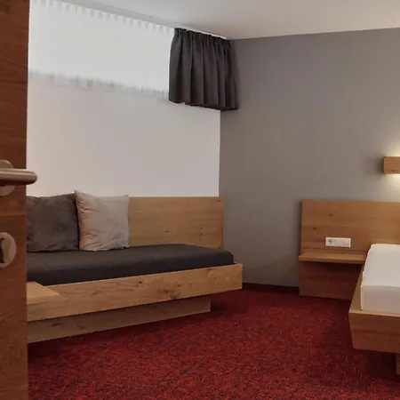 Garni & Collina 4*
