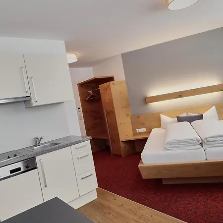 Apartment Garni & Collina